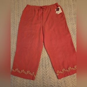 NWT JM Collection Coral Embroidered Capris Size 18